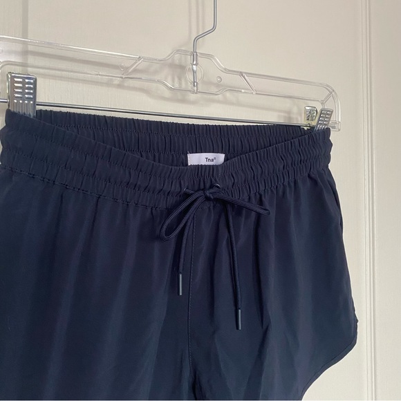 Aritzia TNA Alayli Running Shorts - Picture 2 of 3